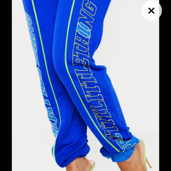 Joggers& Croptop Set PrettyLittleThing - Picture 2 of 8